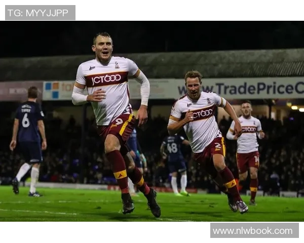 布拉德福德与奥尔德肖的激烈对决展现英乙联赛的精彩瞬间 布拉德福德与奥尔德肖的激烈对决展现英乙联赛的精彩瞬间